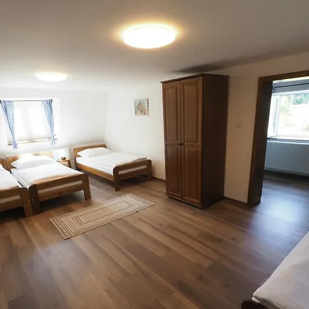 Tatil Evi U Tri Cest