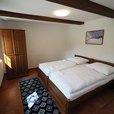 Tatil Evi U Tri Cest